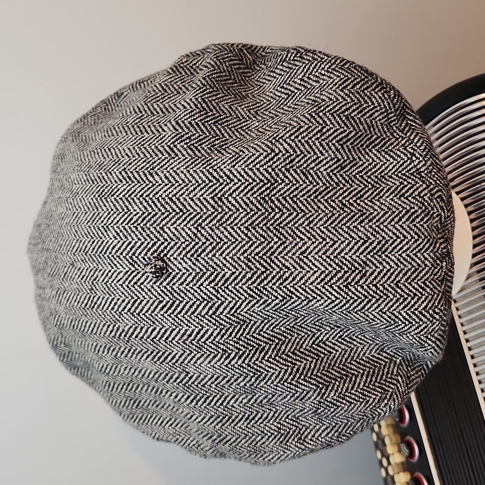 HOUNDSTOOTH BLACK & WHITE BERET - Picture 2 of 5